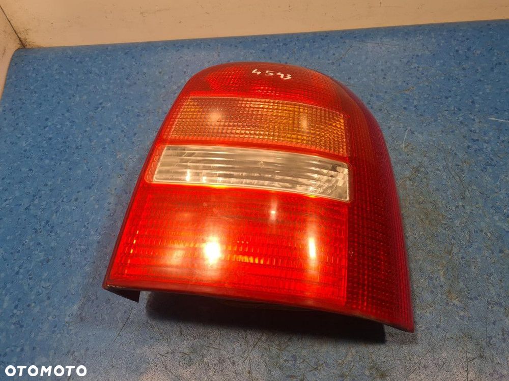 AUDI A4 B5 LIFT KOMBI  LAMPA TYŁ PRAWA ZEWNĘTRZNA - 2