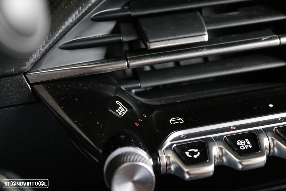 Peugeot 2008 1.2 PureTech Allure - 18