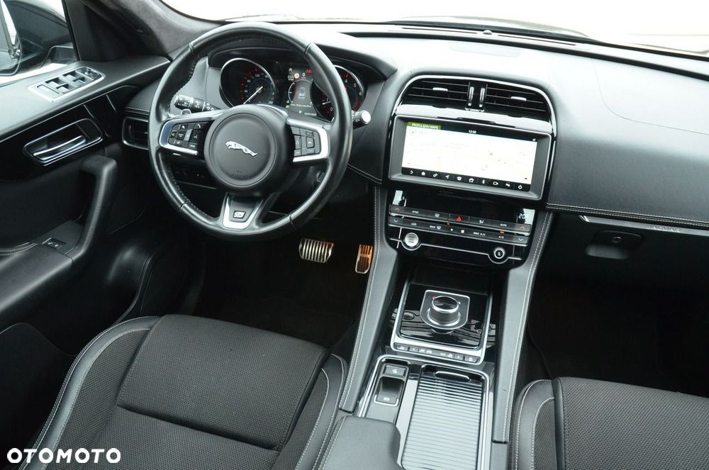 Jaguar F-Pace 2.0 i4P AWD R-Sport - 19