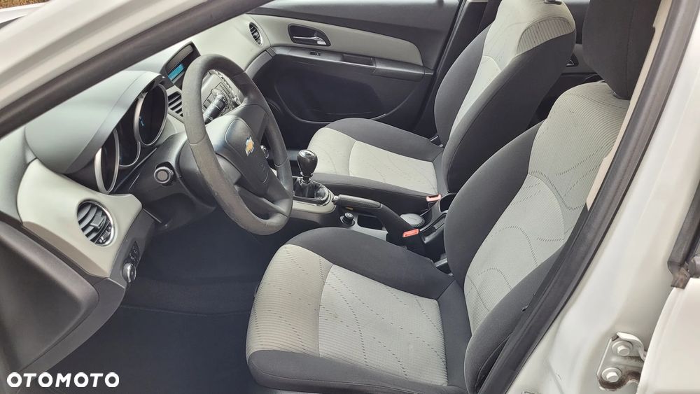 Chevrolet Cruze 1.6 LS - 11