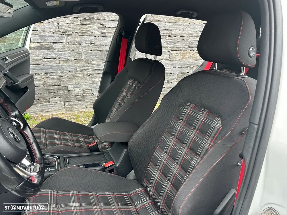 VW Golf 2.0 TSI GTI DSG Performance - 12