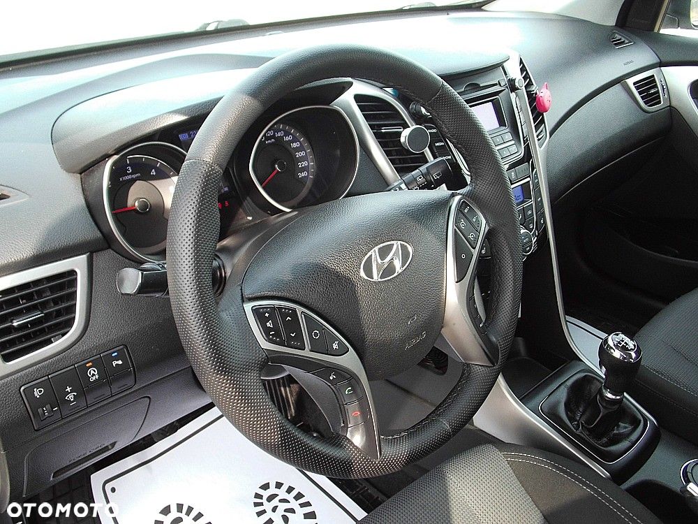 Hyundai i30 1.6 CRDi Fifa World Cup Edition - 8