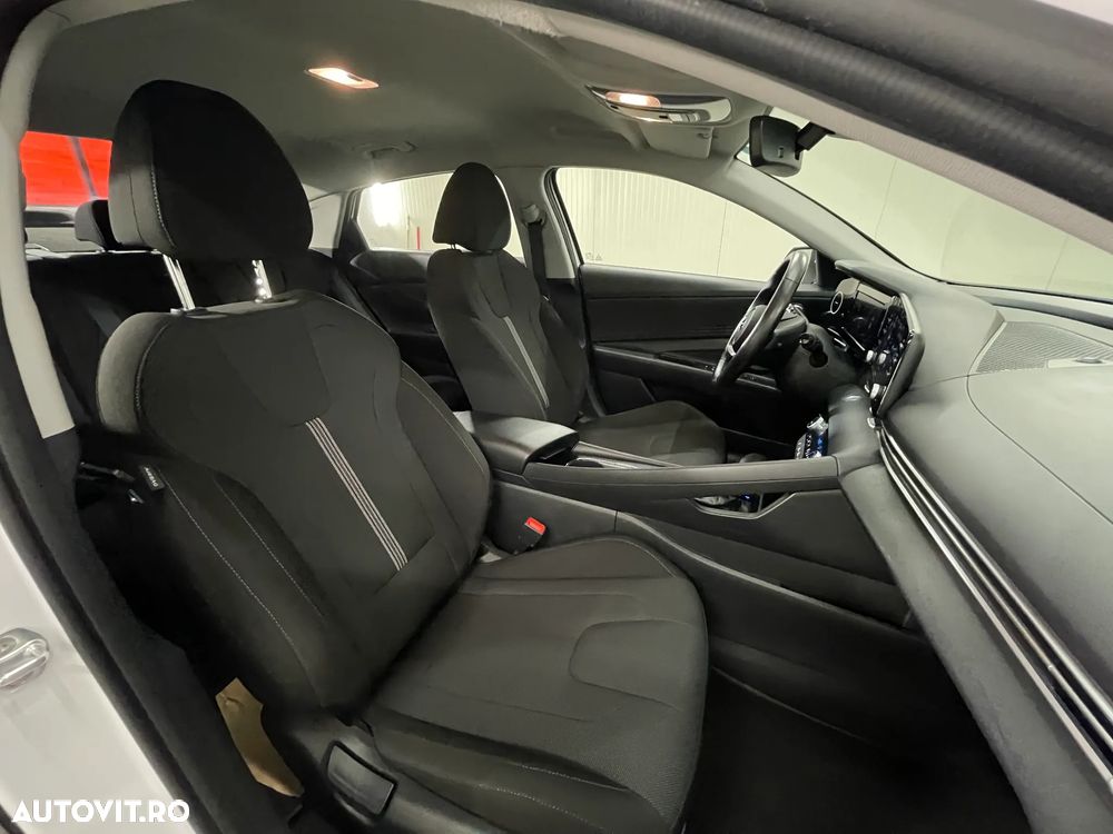 Hyundai Elantra 1.6 l 123 CP CVT Exclusive - 11