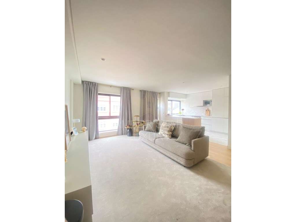 Apartamento T3 Moderno com Varanda e Garagem no Coração do Porto - Grande imagem: 2/29