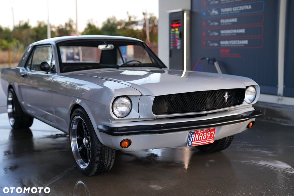 Ford Mustang - 5