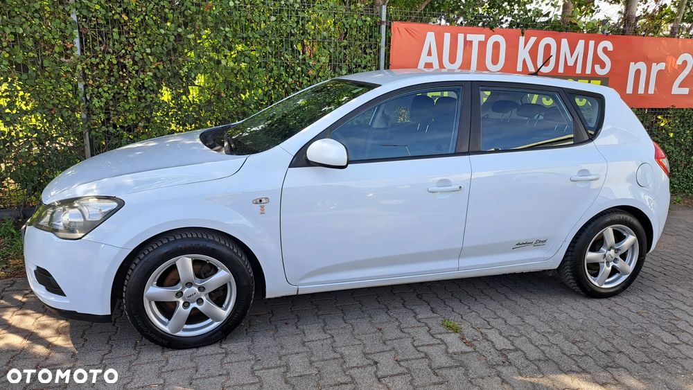 Kia Ceed - 25