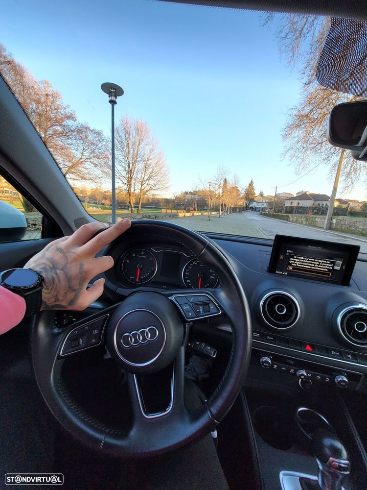 Audi A3 Sportback 1.6 TDI (clean diesel) S tronic Ambiente - 11