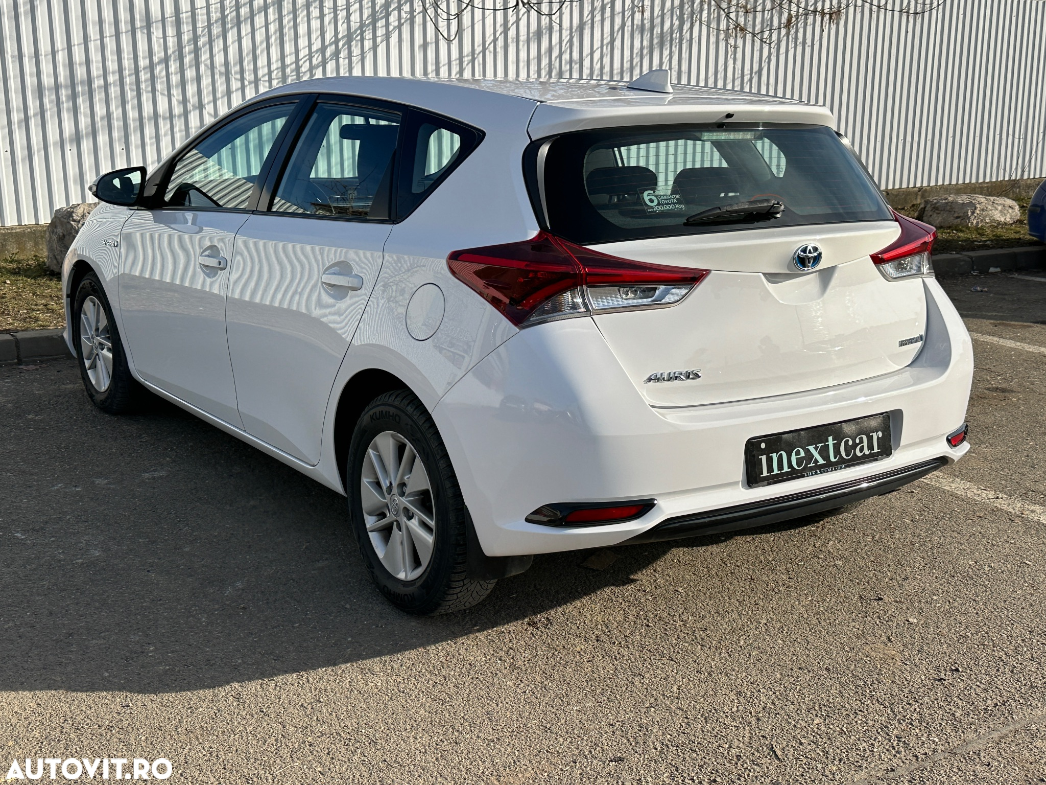 Toyota Auris 1.8 L VVT-i HSD Terra - 14