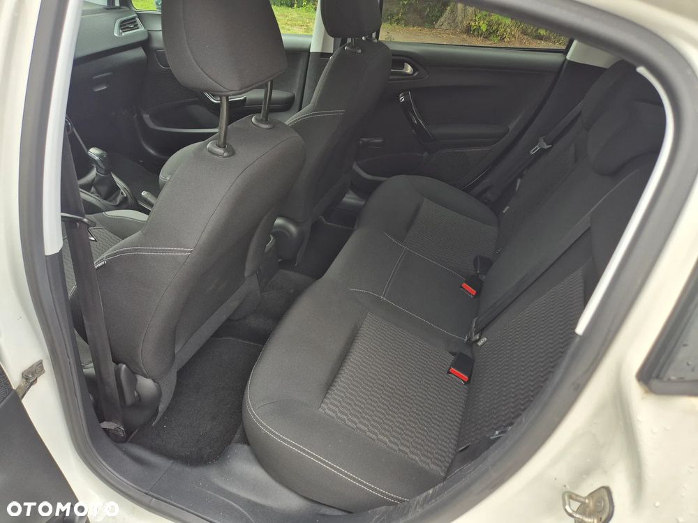 Peugeot 208 - 7