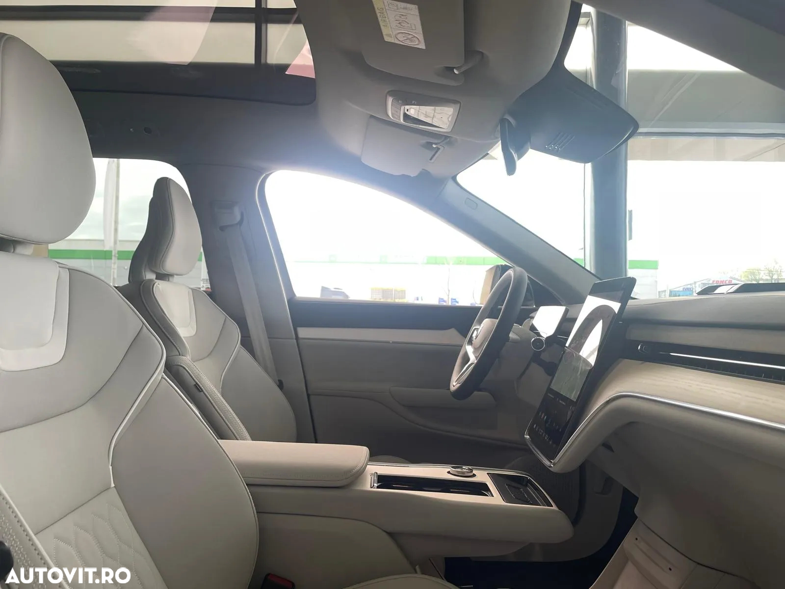 Volvo EX90 - 13