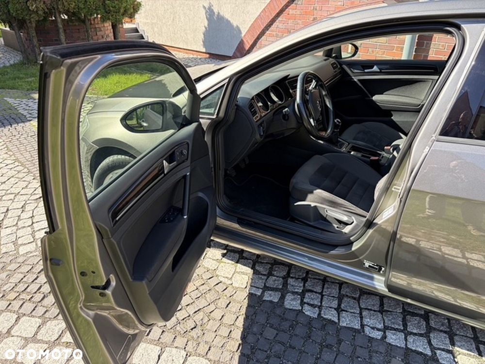 Volkswagen Golf - 6