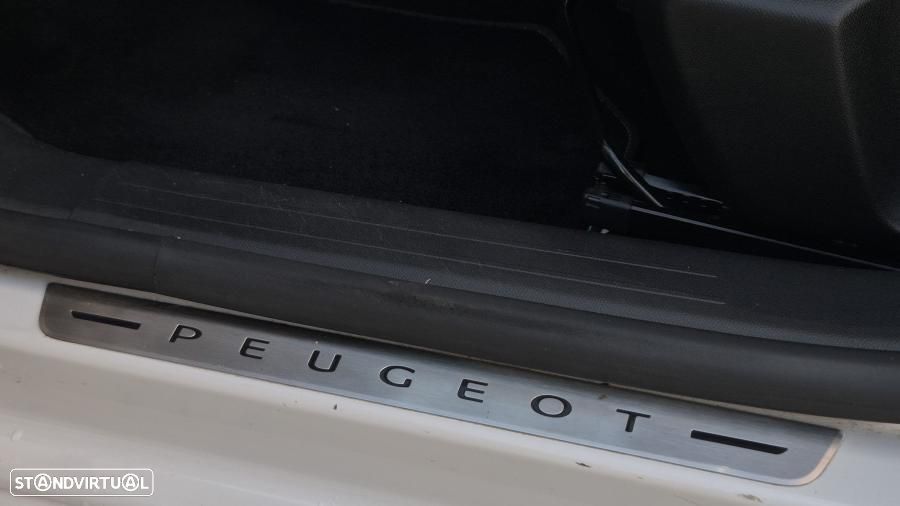 Peugeot 208 1.2 PureTech GT Line EAT8 - 24