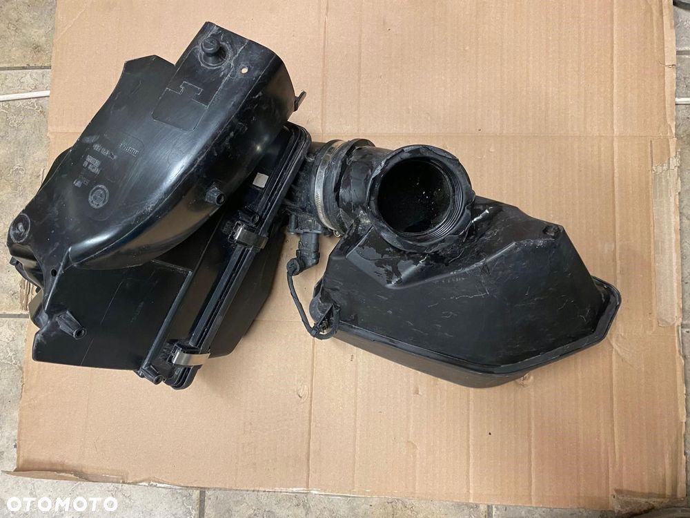 obudowa filtra powietrza bmw g20 g21 72423089 - 4