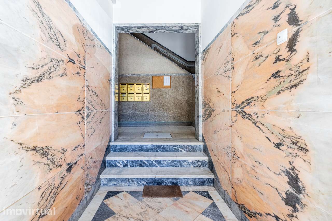 Apartamento T3 situado no rés-do-chão em zona central de Amora - Grande imagem: 5/31