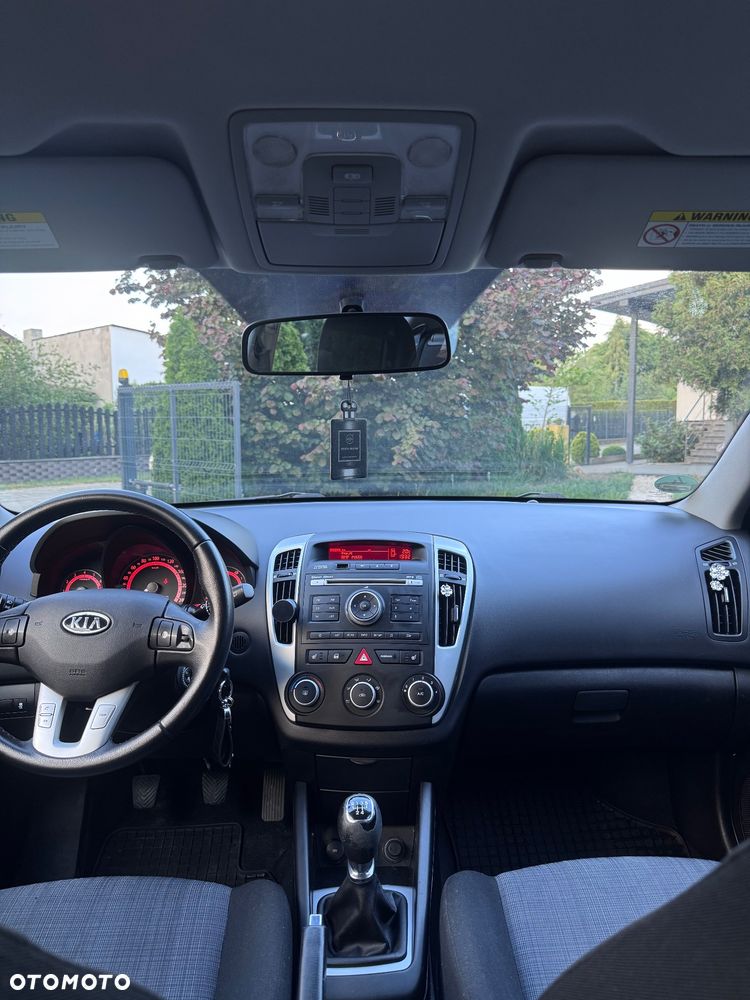 Kia Ceed 1.4 L - 10