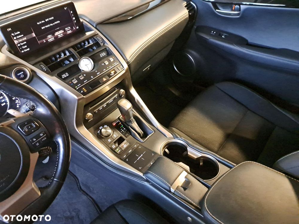 Lexus NX 300h Business Edition AWD - 30