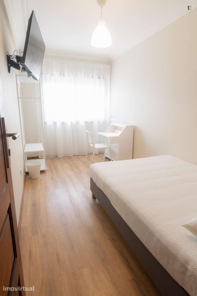 Quarto - localizado em Vila nova de gaia - Grande imagem: 2/13