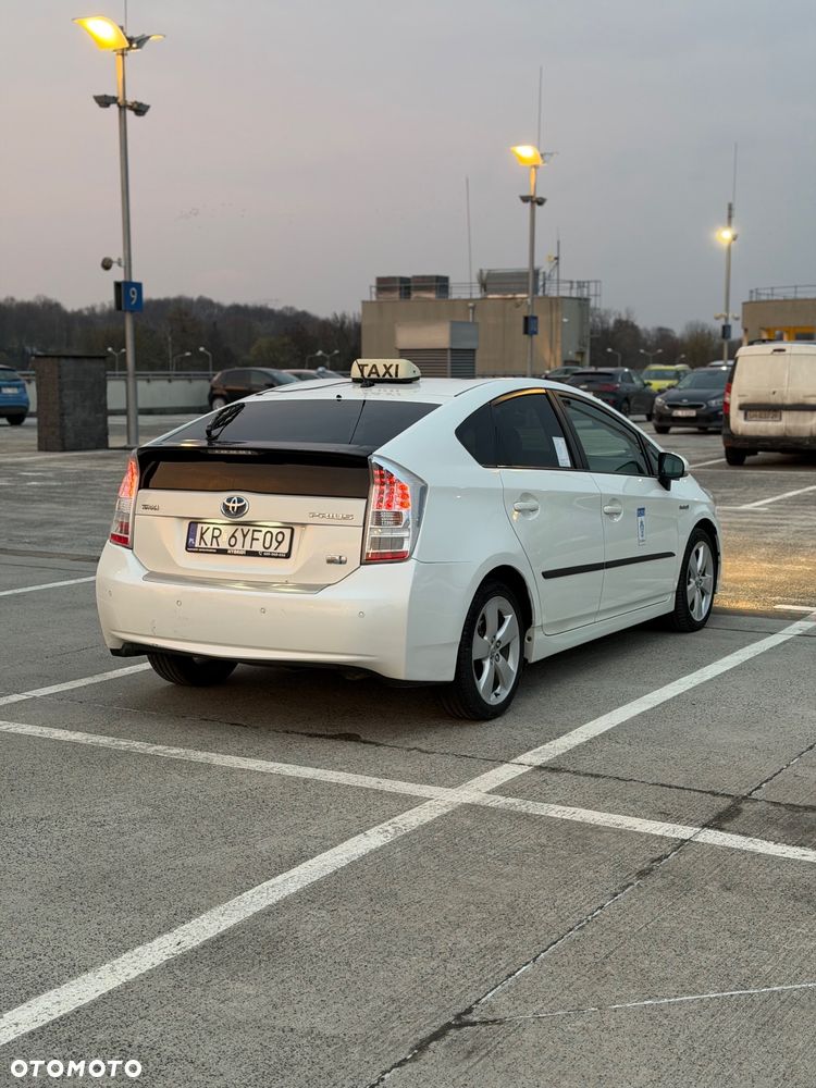 Toyota Prius - 4