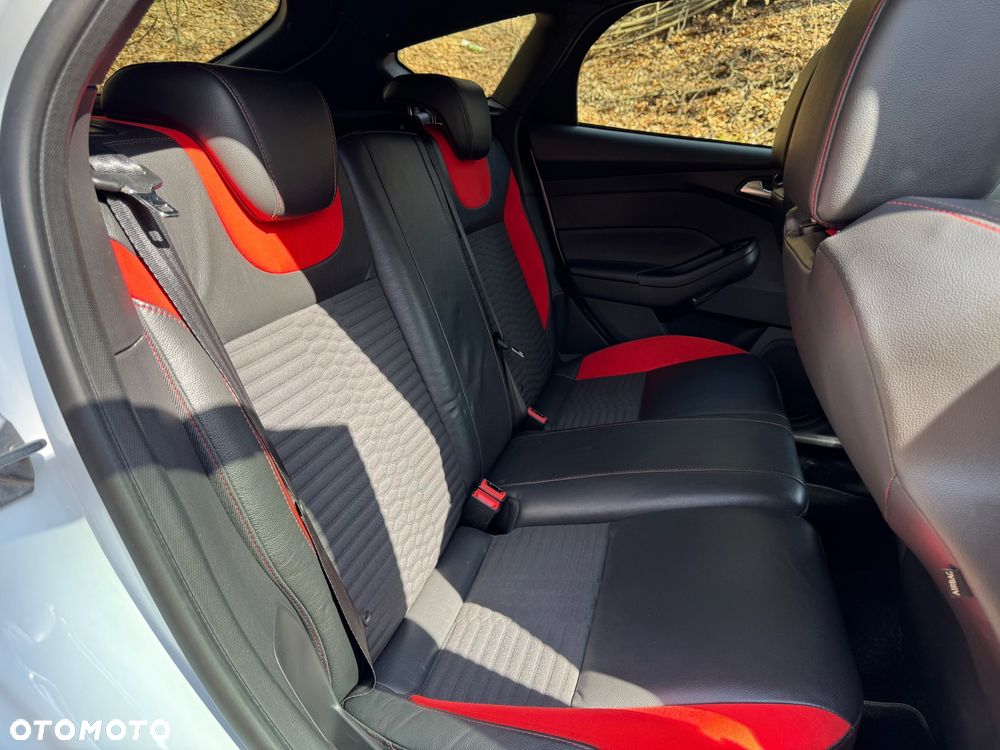 Ford Focus 2.0 EcoBoost ST mit Leder-Sport-Paket - 16