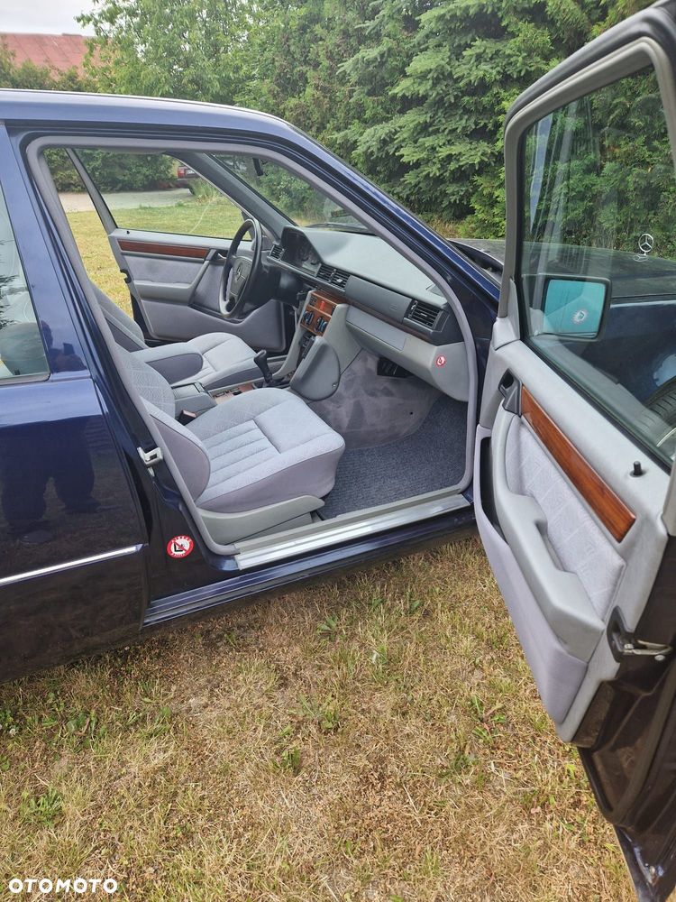 Mercedes-Benz Klasa E 220 - 4