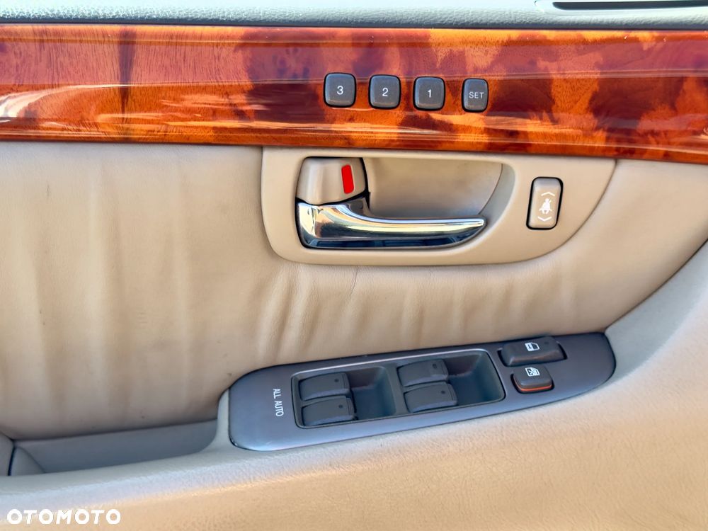 Lexus LS High Class - 36