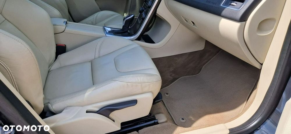 Volvo XC 60 D5 AWD Geartronic Summum - 31