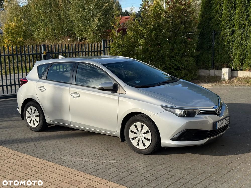 Toyota Auris - 1