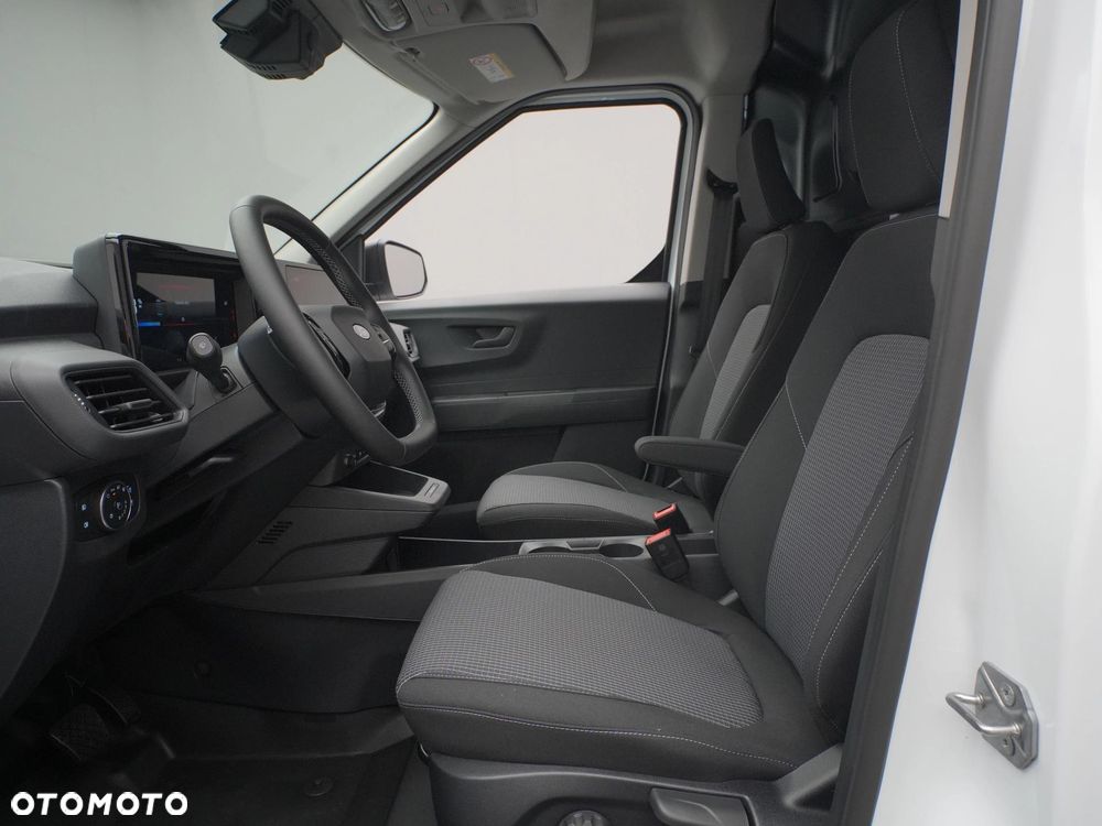 Ford E-Transit Courier Van 136KM Trend - 15