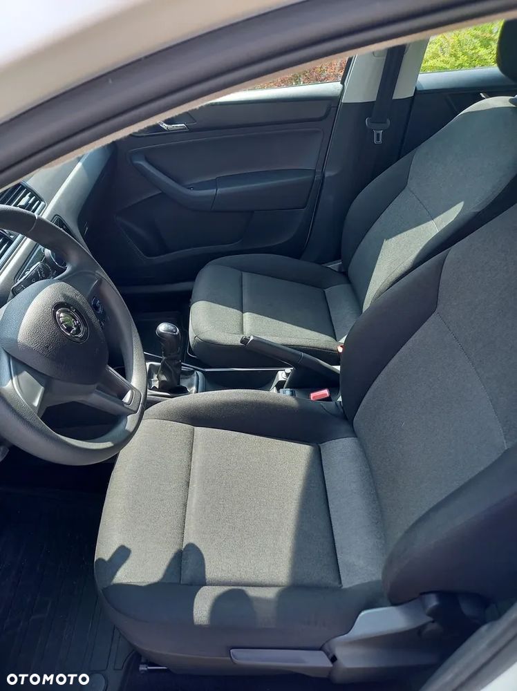 Skoda RAPID - 13