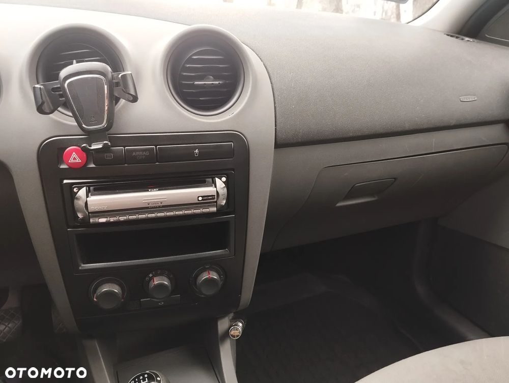 Seat Ibiza 1.4 16V Signo - 12