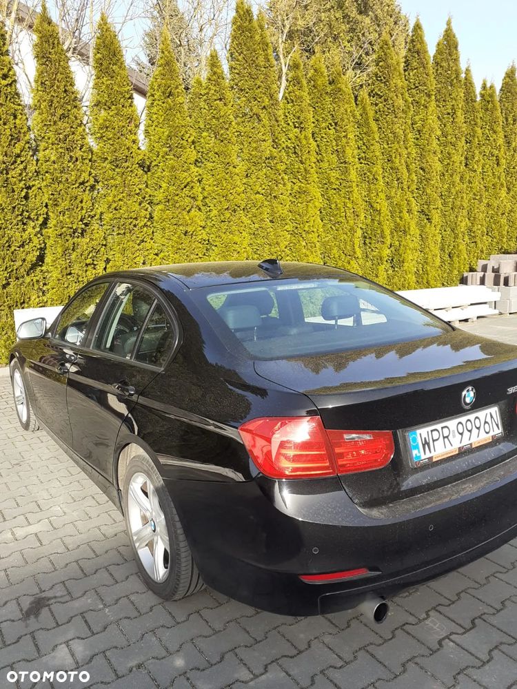 BMW Seria 3 320i - 8