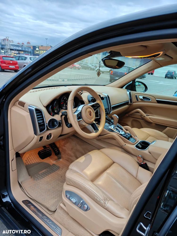 Porsche Cayenne 3.0 L - 6