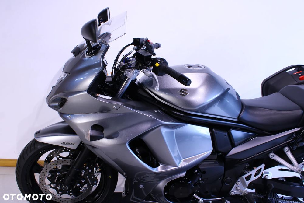 Suzuki GSX - 11