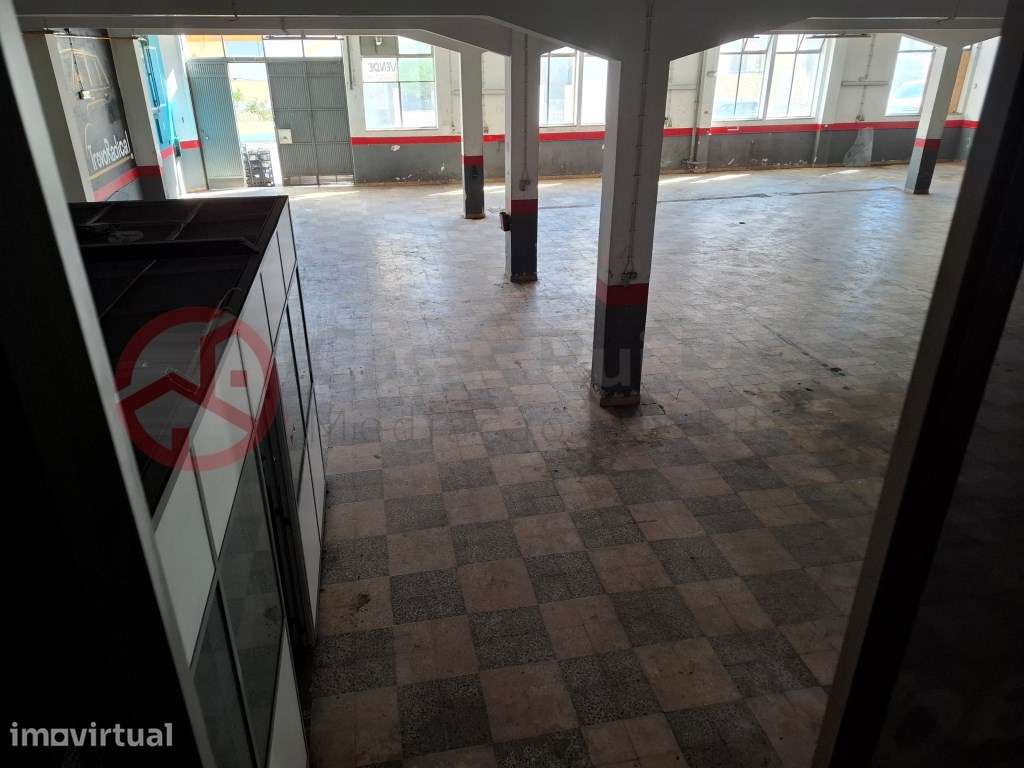 Armazém com 700m2 na Cruz de Pau - Grande imagem: 3/20