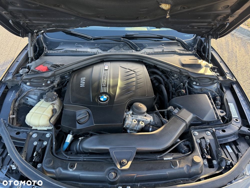 BMW Seria 3 335i - 22