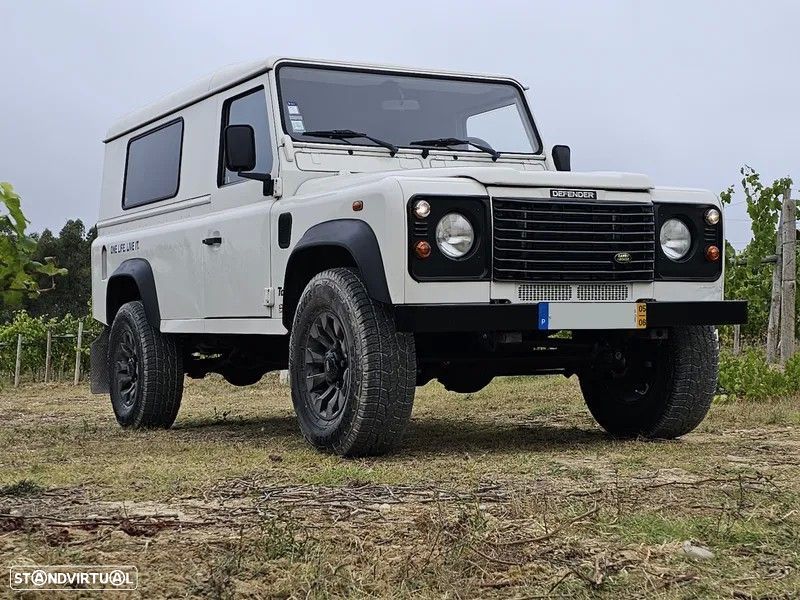 Land Rover Defender - 1