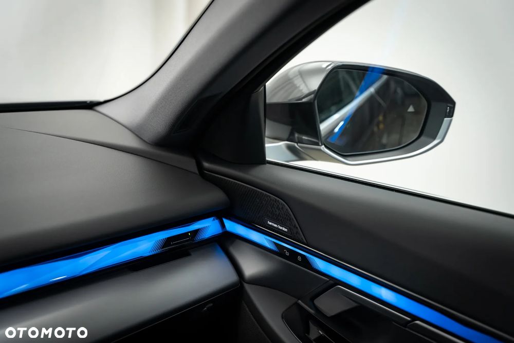 BMW Seria 5 520d mHEV - 34