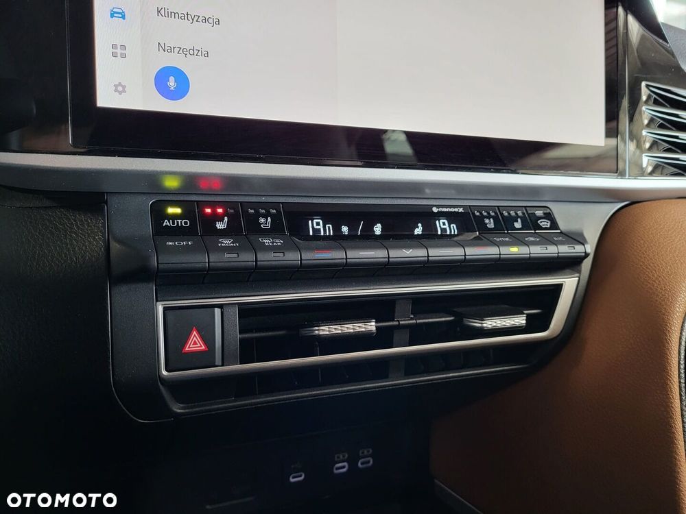 Toyota Camry - 28