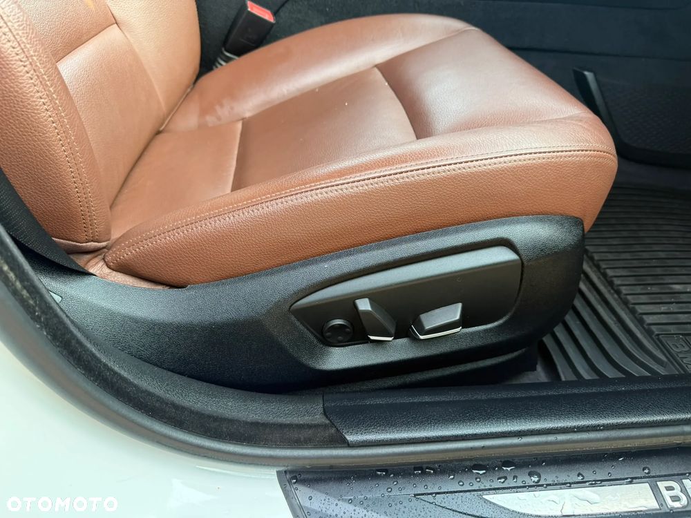 BMW Seria 5 528i xDrive - 11