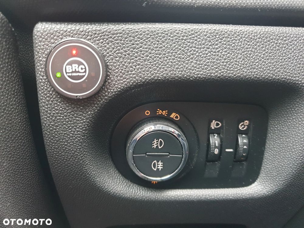 Opel Corsa 1.4 16V Cosmo - 20