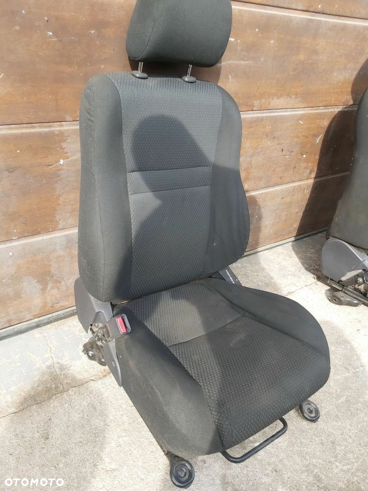 TOYOTA Avensis T25 03-08r fotel lewy przód kierowcy siedzisko oparcie - 3