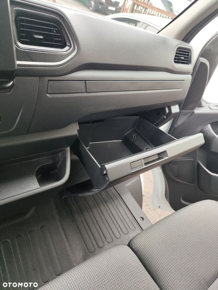 Renault Master  brygadówka 7 osób - 20