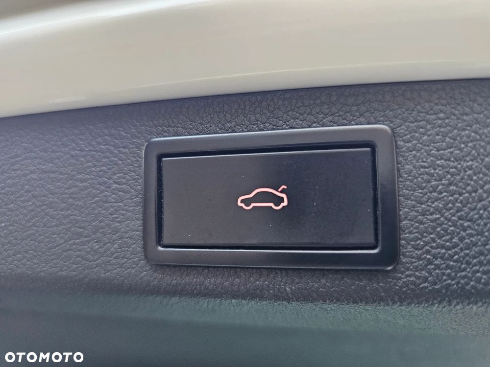 Skoda Superb 2.0 TDI DSG Premium Edition - 31