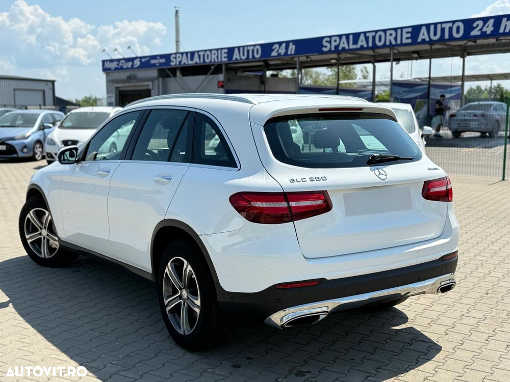 Mercedes-Benz GLC 250 4Matic 9G-TRONIC AMG Line - 3