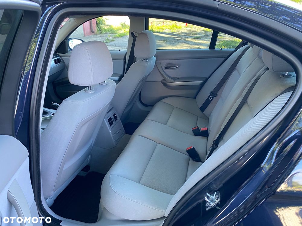 BMW Seria 3 320d - 24
