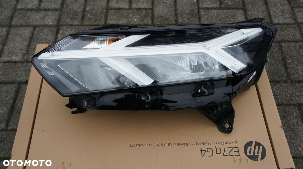 PRZEDNIA LEWA LAMPA DACIA SANDERO III JOGGER LED