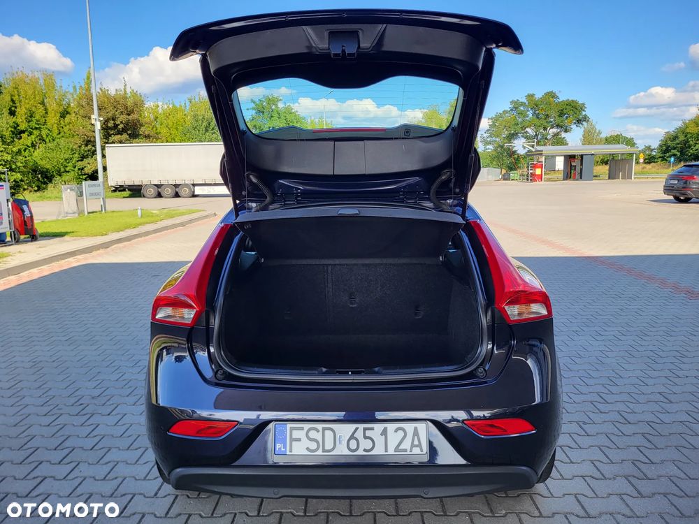 Volvo V40 T2 Momentum - 35