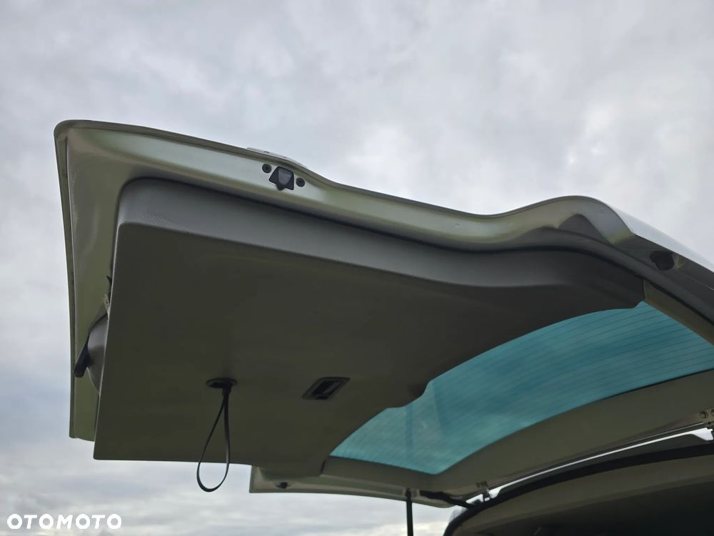 Volkswagen Multivan - 24