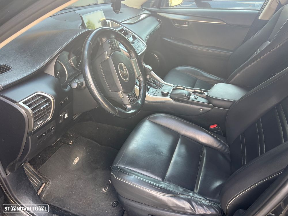 Lexus NX 300h Executive - 14