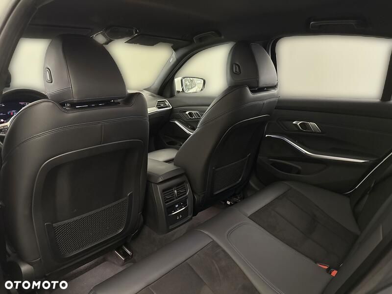 BMW Seria 3 318i M Sport - 19